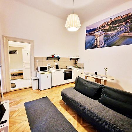 Free Parking Sega Rally Apartment Boedapest Buitenkant foto